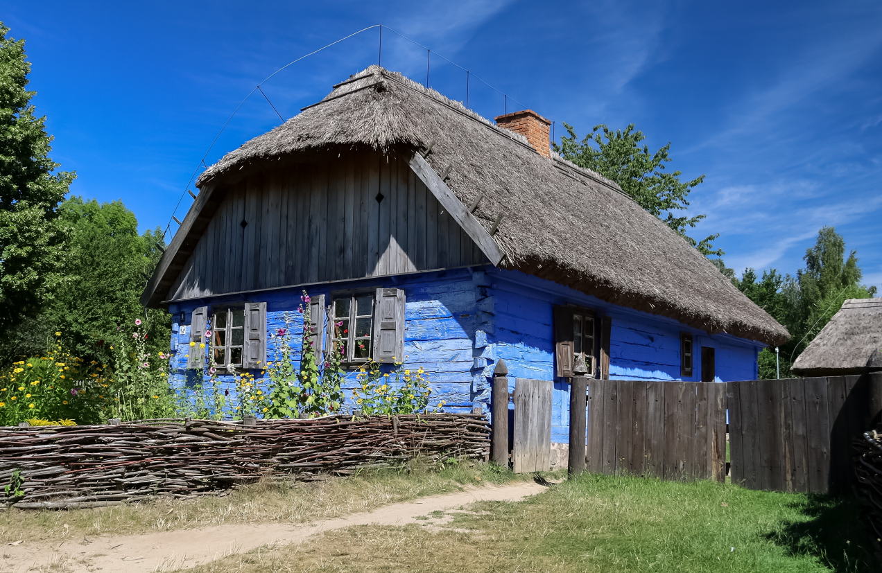 To dlatego nasi przodkowie malowali domy na niebiesko. To nie był przypadek, a jasny komunikat