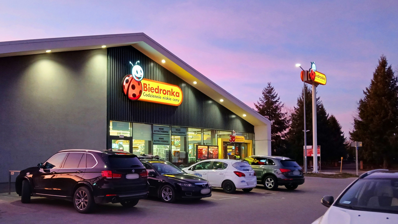 „8+4 gratis” bez limitów w Biedronce. Klienci robią zapasy