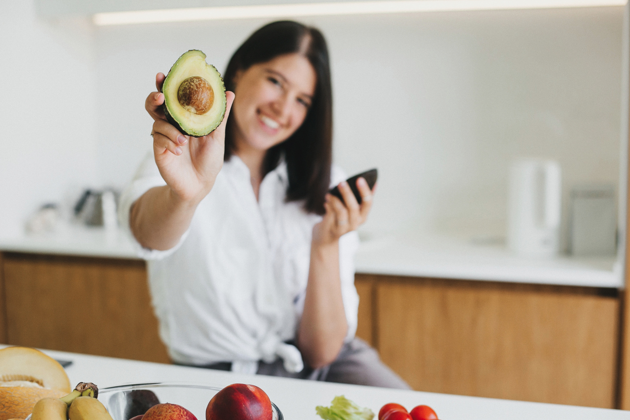 Nie w mikrofalówce, nie w piekarniku. Eksperci mówią, jak przyspieszyć dojrzewanie awokado
