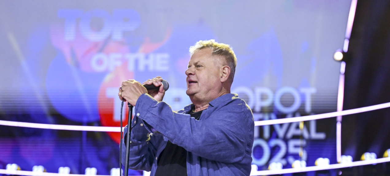 Kazik Staszewski nad ranem nadał komunikat. Wcześniej zamieścił sprostowanie ws. stanu zdrowia