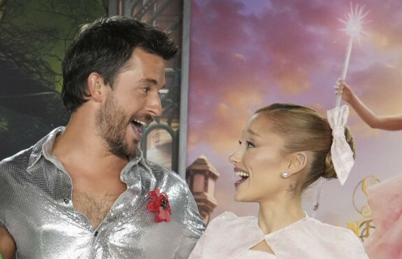 Ariana Grande i Jonathan Bailey razem. Właśnie ogłoszono