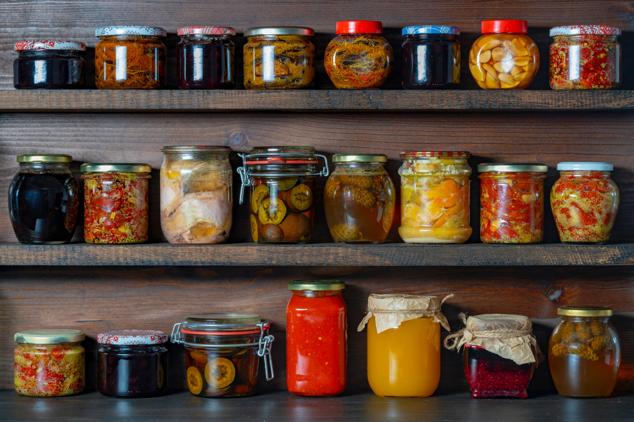 Gdzie wyrzucić słoik ze starymi przetworami? Mało kto robi to dobrze