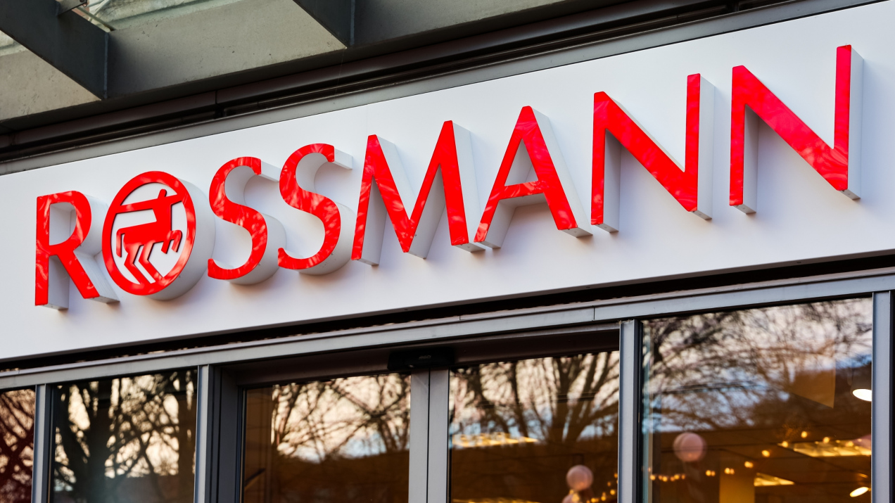 Rossmann przecenił ze 199,99 zł na 94,99 zł. Kultowy zapach ponad 100 zł taniej