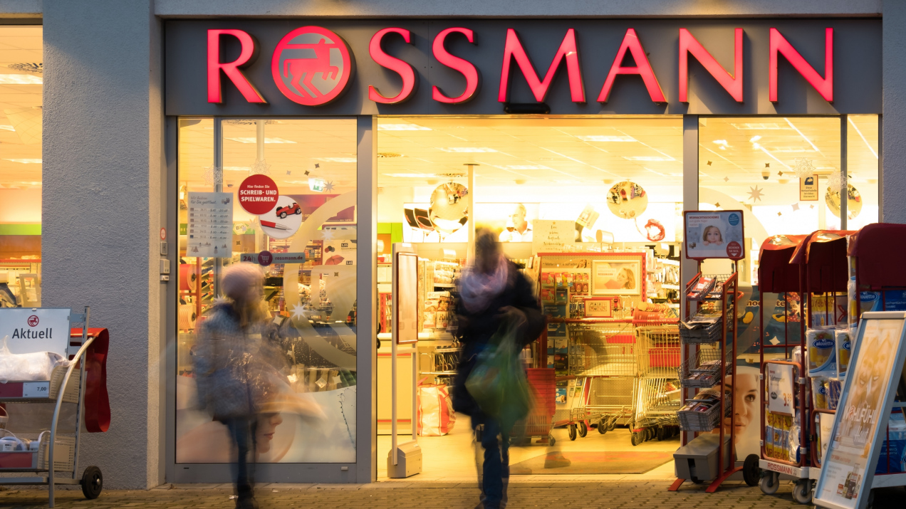Zaczęło się „1+1 gratis” w Rossmannie. Klienci robią zapasy