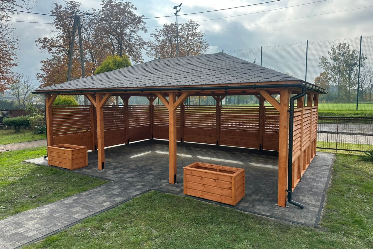 Kiedy zamówić altanę ogrodową, żeby była gotowa na majówkę?