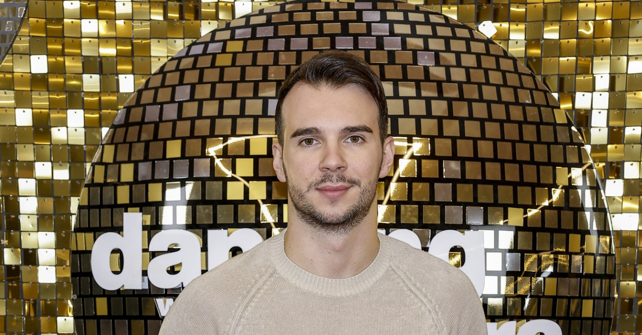 Albert Kosiński związał się ze znaną aktorką. Pokazała „ciążowe” kadry!