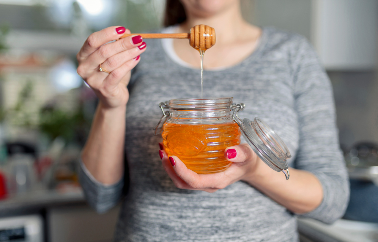 Jak rozpoznać dobry miód? Ekspertka radzi. Wystarczy prosty trik
