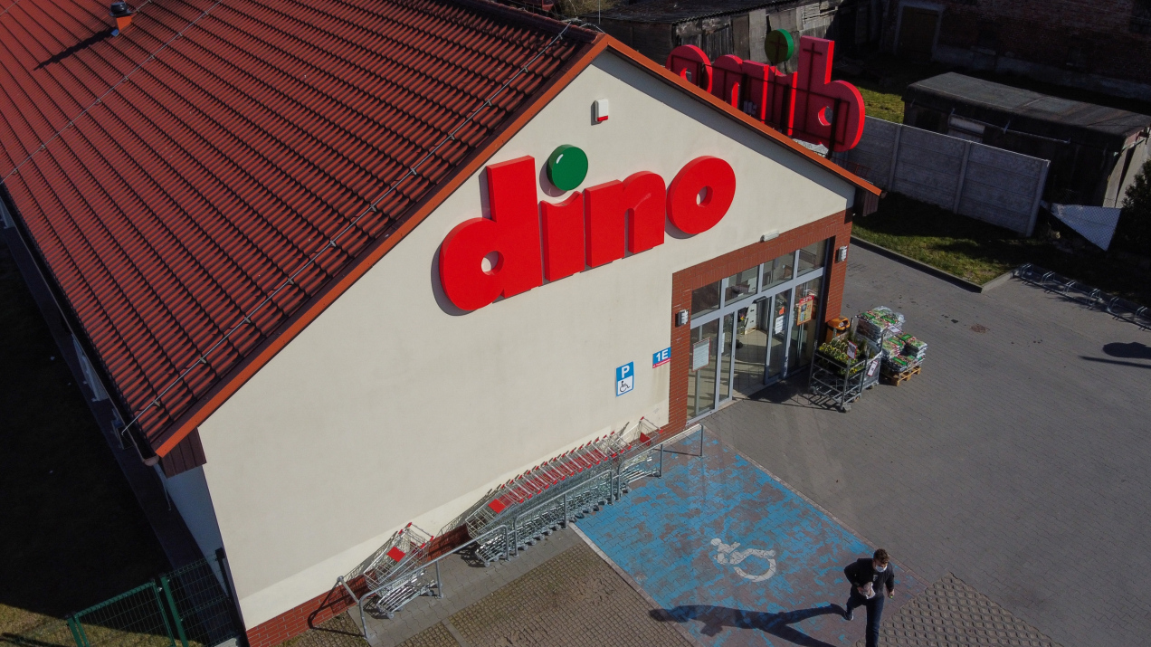 Od jutra w Dino „4+4 gratis”. Klienci obłowią się przed świętami