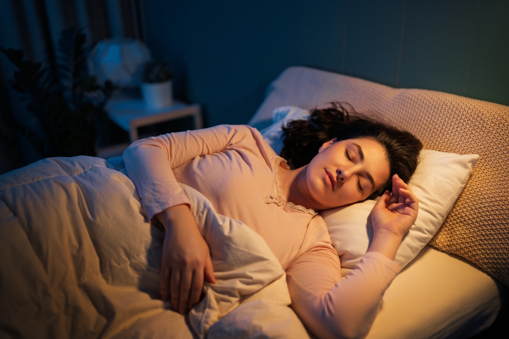 Chcesz lepiej spać i mieć rano lepszy nastrój? Zjedz ten owoc na kolację – nauka nie kłamie!