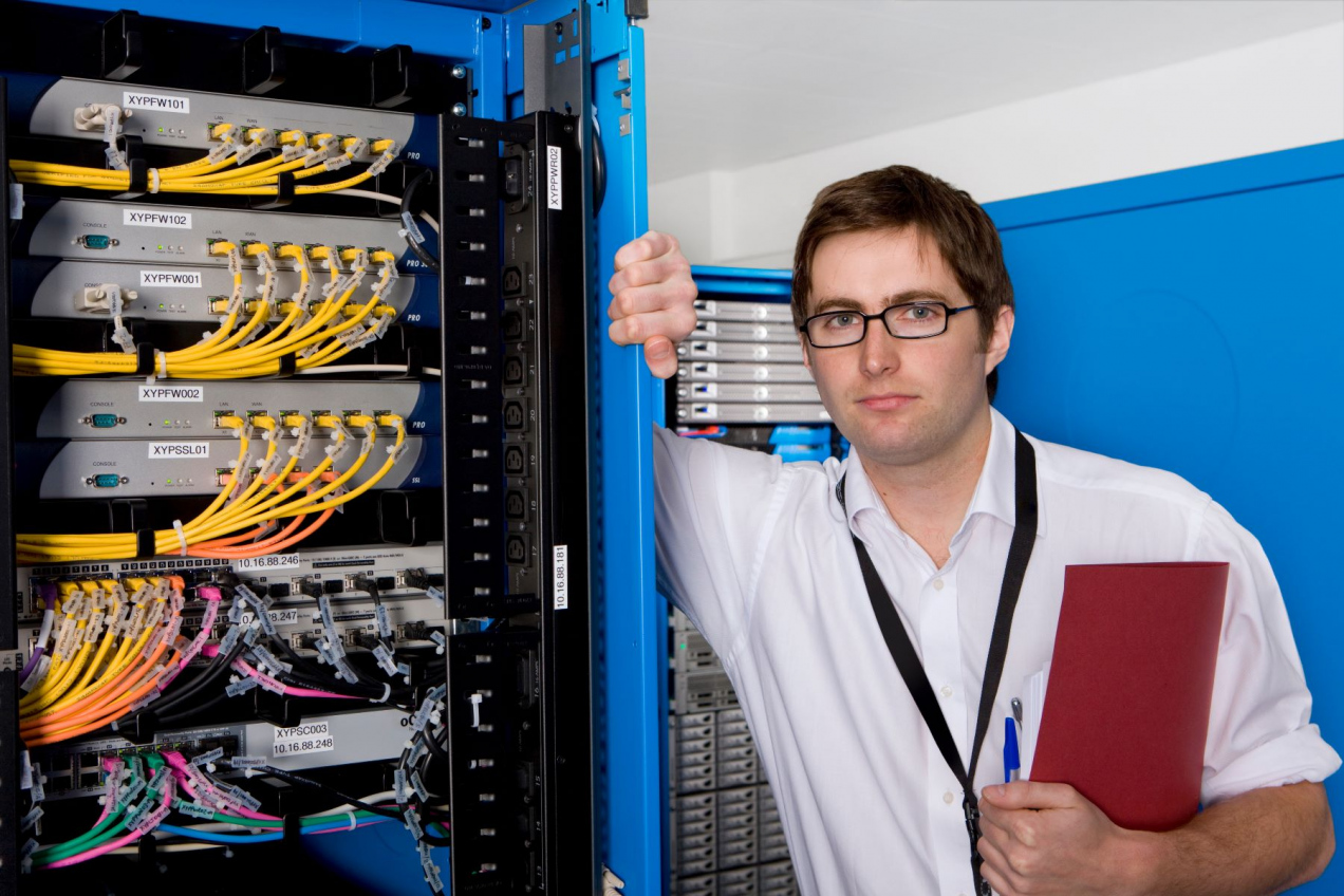 Technik informatyk - dlaczego firmy w Warszawie płacą najwięcej i gdzie szukać najlepszej edukacji?