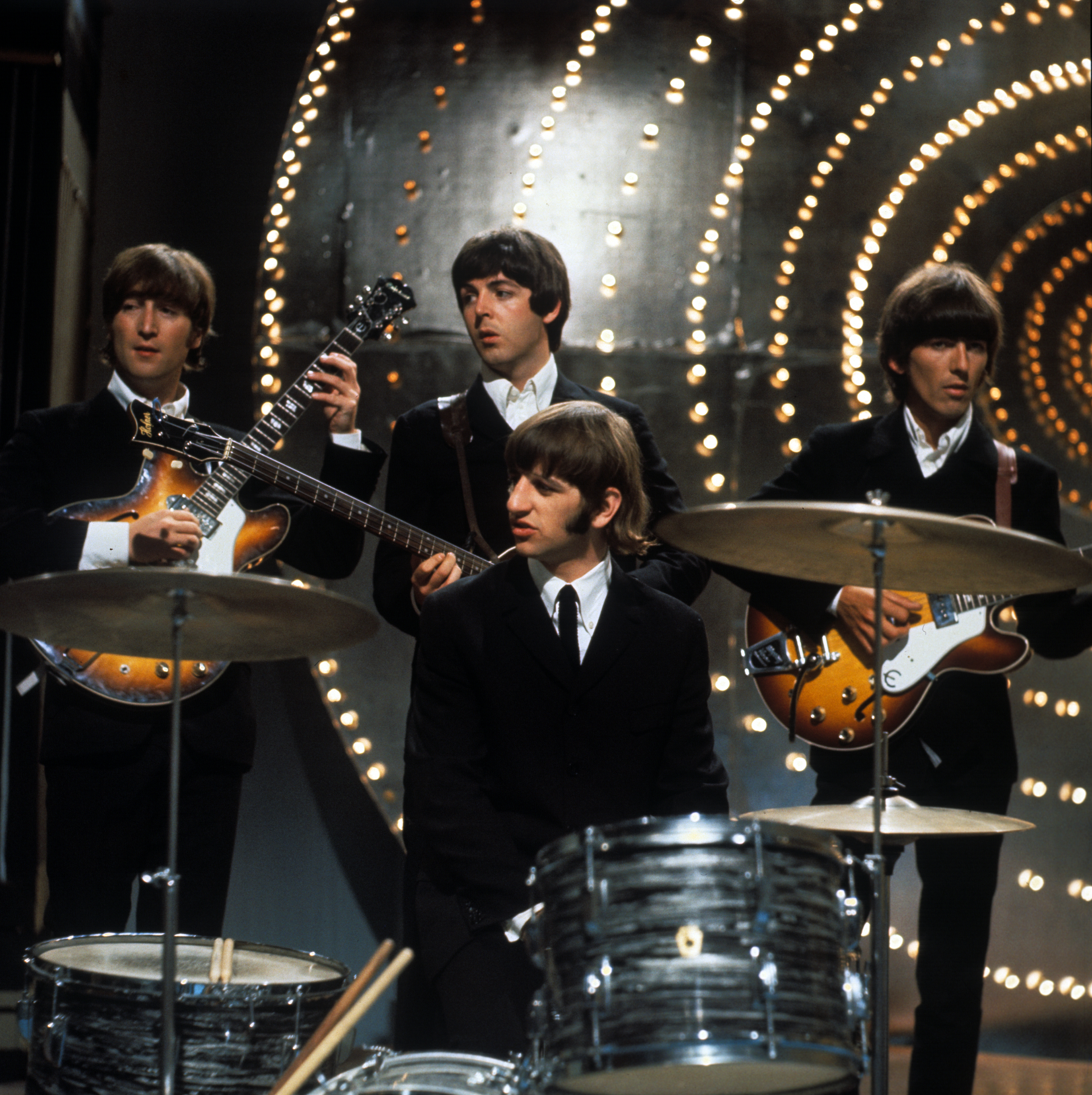 Группа битлз музыка. Ливерпульская четверка Битлз. Квартет Битлз. The Beatles 1963. .Битлз группа Битлз.