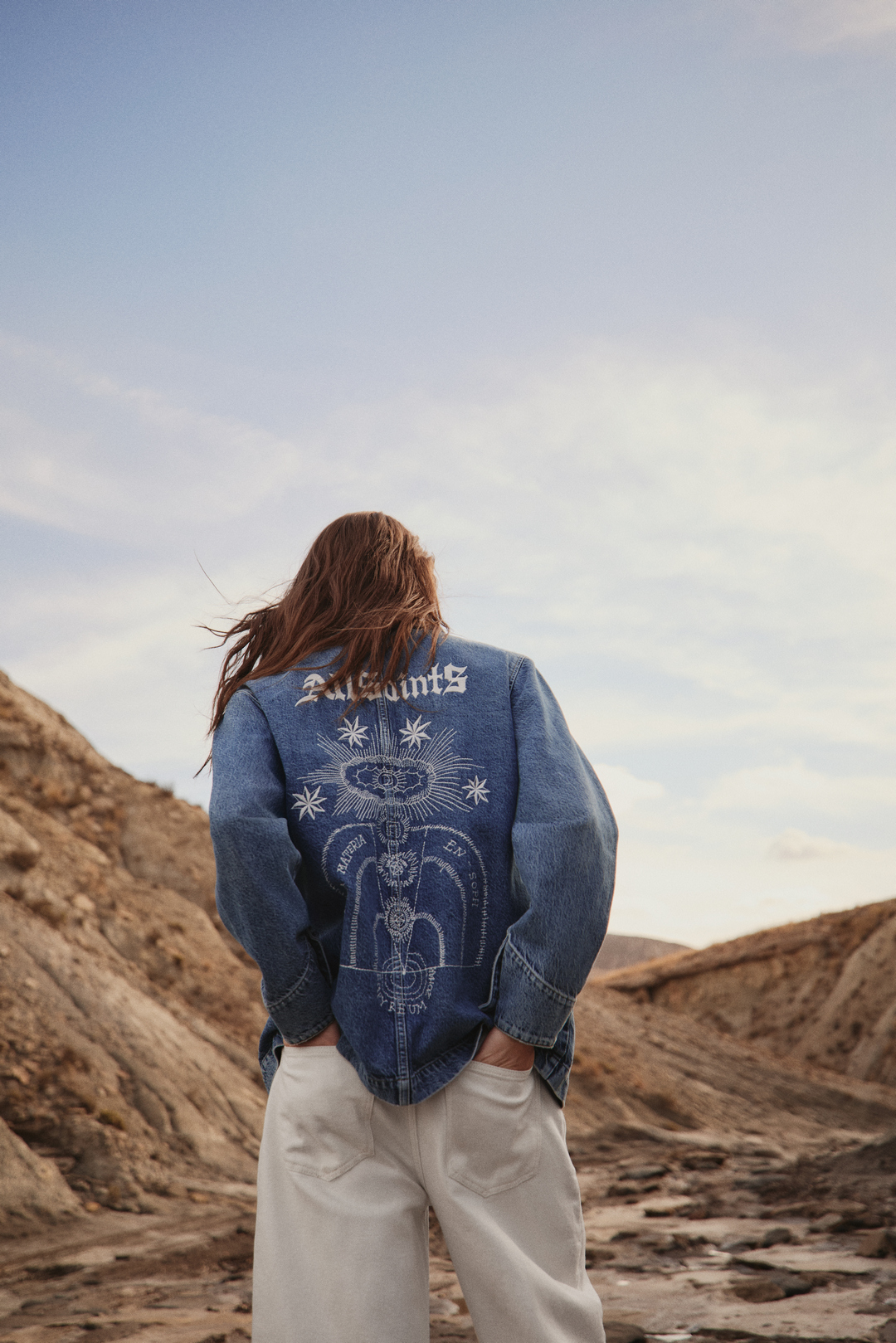 białe jeansy damskie