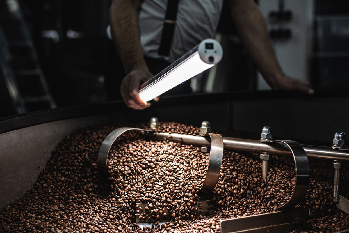 wypalanie kawy w palarni coffee and sons