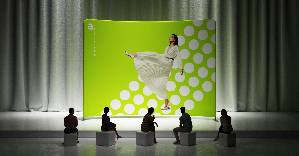 Ścianka reklamowa na scenie wydarzenia