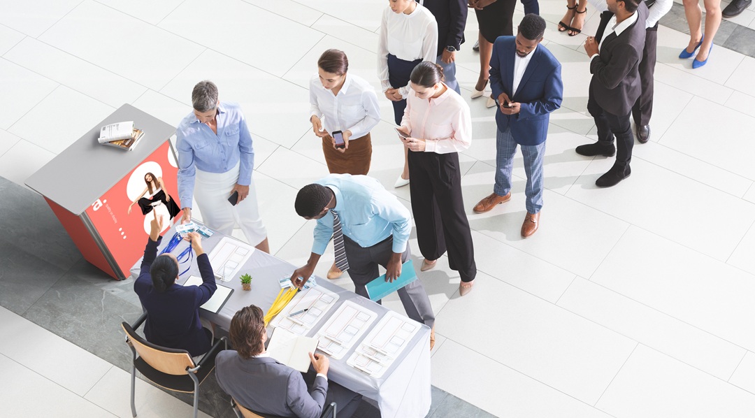 Punkt rejestracyjny uczestników przy trybunce